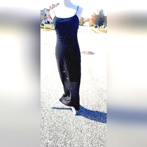 🎄🩷NEW! ❤️Elegant, slip dress with silver accents and lining attached.🎬